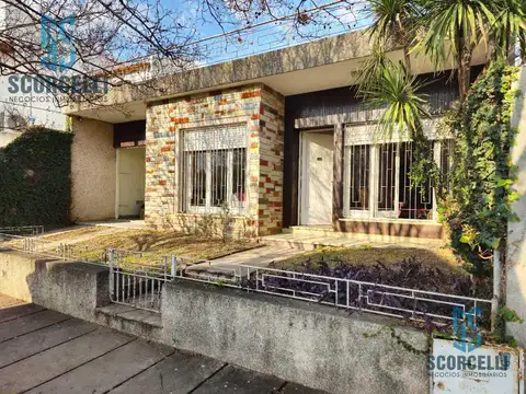 Casa de 5 ambientes en 2 plantas, con patio, terraza, lavadero y garage. Centro San Pedro