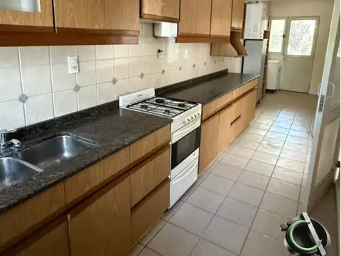 Casa 7 ambientes con 3 baños