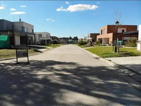 En Venta, Hermoso Lote Interno En Barrio Santa Elena, Pilar Del