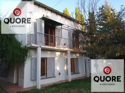 Casa en  Alquiler de 5 dormitorios, patio amplio-PLOTTIER NEUQUEN 