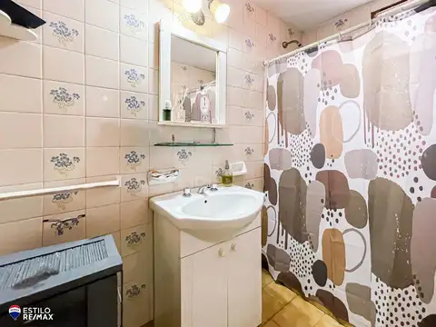 CASA EN VENTA 2 DORMITORIOS Y PATIO EN TOLOSA