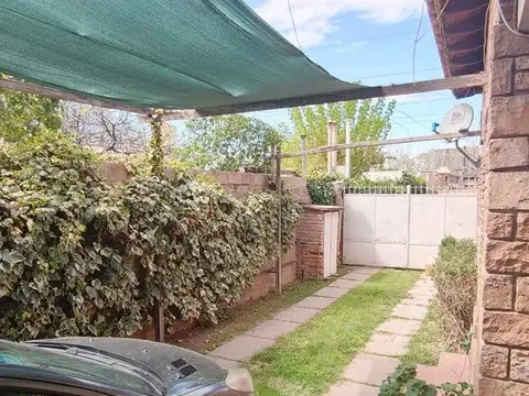 Casa 7 ambientes con 2 baños