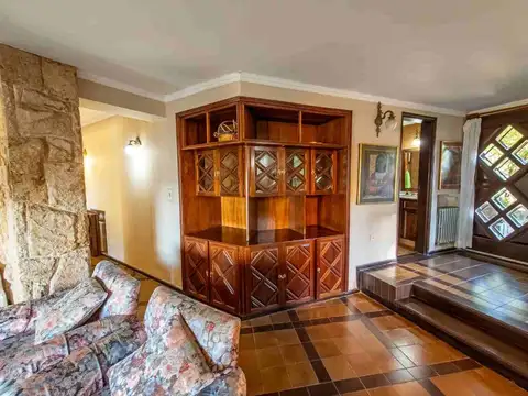 Casa 12 ambientes con 4 baños
