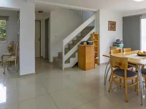 Venta de casa en Echeverria del lago - Canning