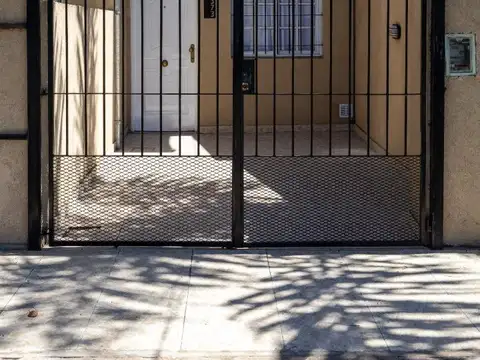 DUPLEX AMPLIO EN EXCELENTES CONDICIONES