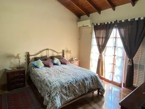 2 casas en PH y un depto. al fondo con piscina y terraza