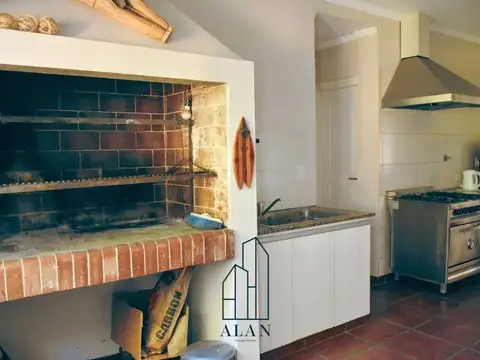 Casa 4 ambientes con 2 baños