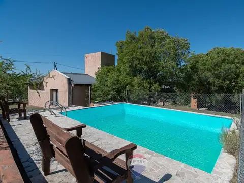 Venta de 2 casas c/ pileta Villa Gral Belgrano CBA