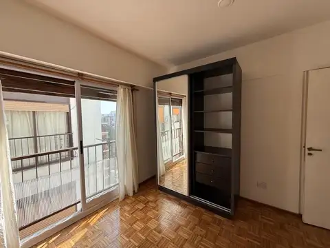 Oficina cómoda e iluminada. Villa Urquiza, Alquiler