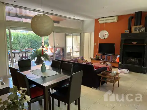 VENTA APTA CREDITO | Luminosa CASA Racionalista c/Pileta