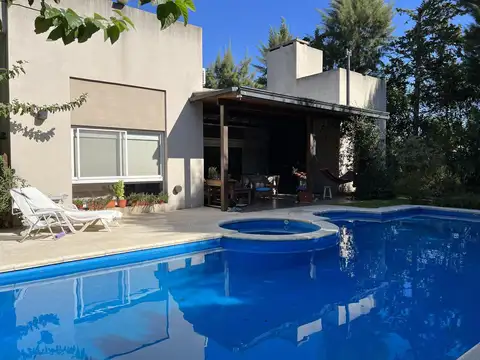 VENTA APTA CREDITO | Luminosa CASA Racionalista | Barrio Priv La Arboleda