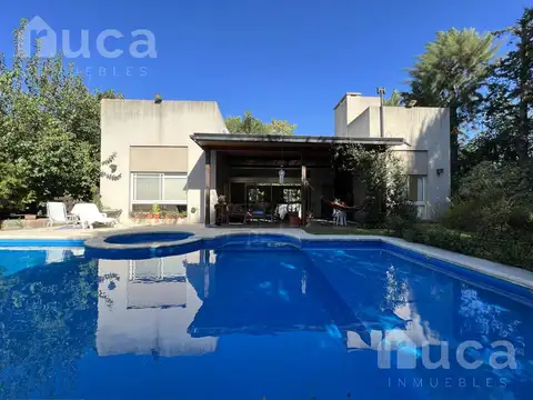 VENTA APTA CREDITO | Luminosa CASA Racionalista c/Pileta