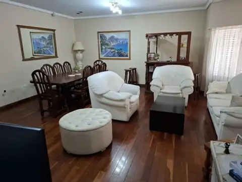 Casa 5 ambientes en Ituzaingo