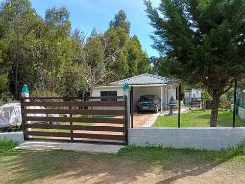 Venta Casa Araminda  4 Dormitorios , son 2 casas
