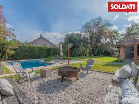 Mapuche CC venta o alquiler,  casa en una planta, 4 cuartos, escritorio, galería. Piscina.