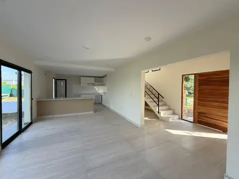Casa 4 ambientes con 3 baños