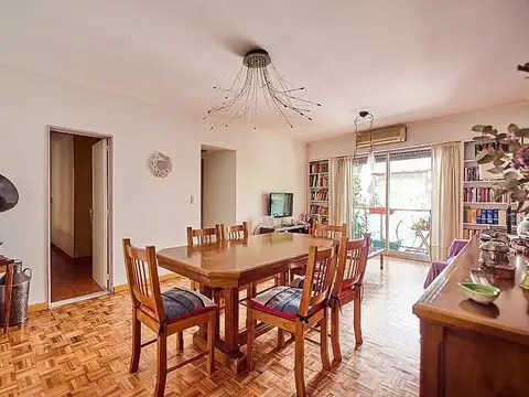 Departamento 4 ambientes Frente vista Luminoso con balcon apto profesional y cochera en Recoleta