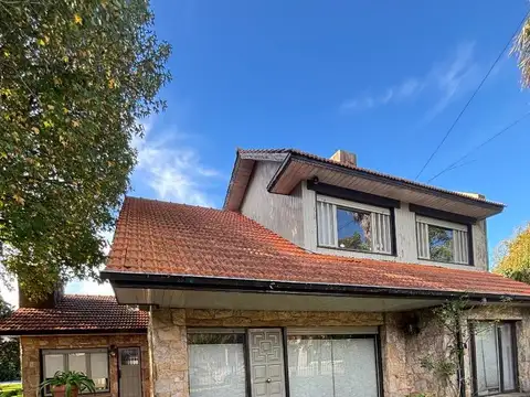 Casa en Venta con 4 cocheras
