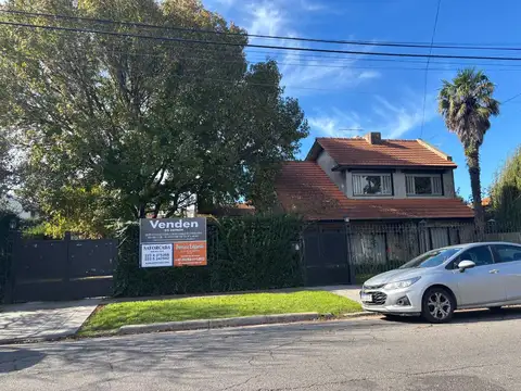 COMODA CASA CON GRAN PARQUE Y PILETA  EN LOS TRONCOS