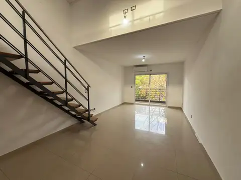 Departamento en Alquiler en Villa Ballester, $ 650.000