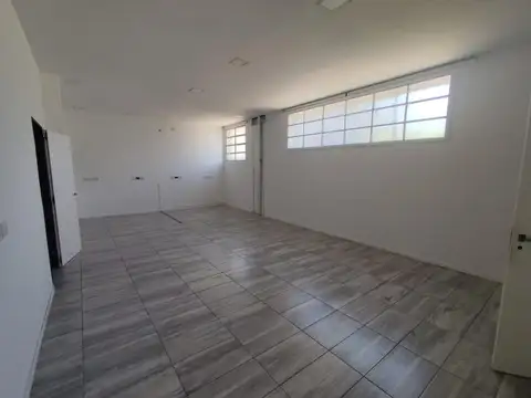 Oficina 6 ambientes con 2 baños