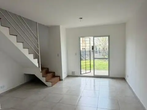 Casa 2 ambientes con 1 baño