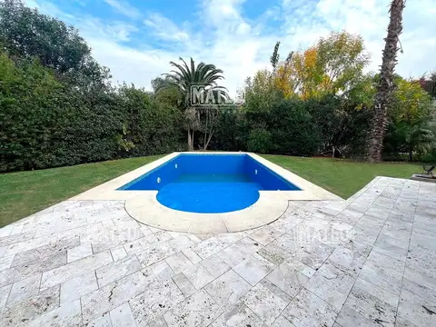 Casa 6 ambientes con 5 baños