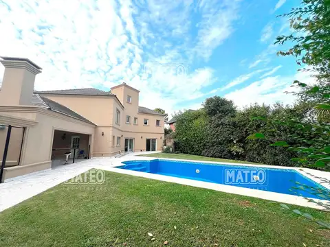 Casa en Venta con 2 cocheras