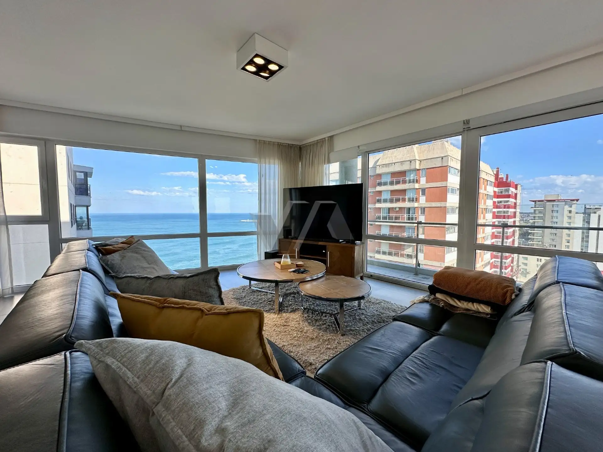 Depto 4 amb, 240m² con 3 cocheras y vista al mar — Playa Grande