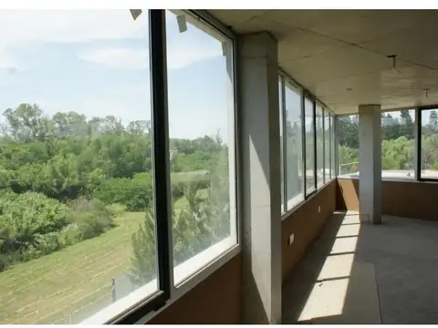 Oficina en Alquiler con 4 cocheras