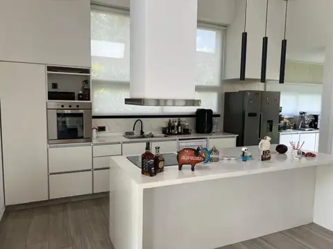 Casa en Venta en La Reja, USD 365.000