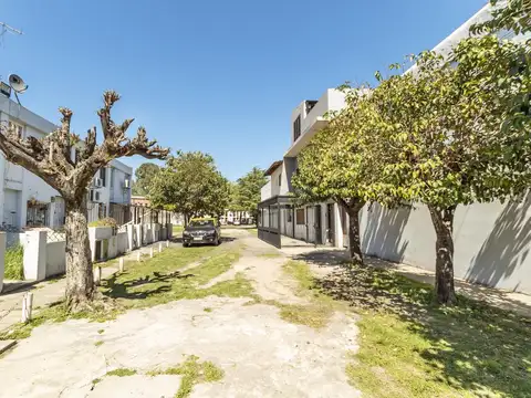 Depto Tipo Casa en Venta en Valentin Alsina, USD 70.000