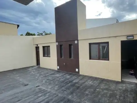 VENTA PH MONOAMBIENTE CON LAVADERO BARRIO LIBERTAD