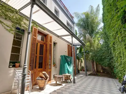 Casa 6 ambientes con 2 baños