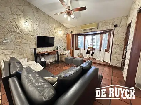 Casa 5 ambientes con 4 baños