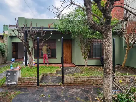 casa de 3 ambientes con cochera y fondo