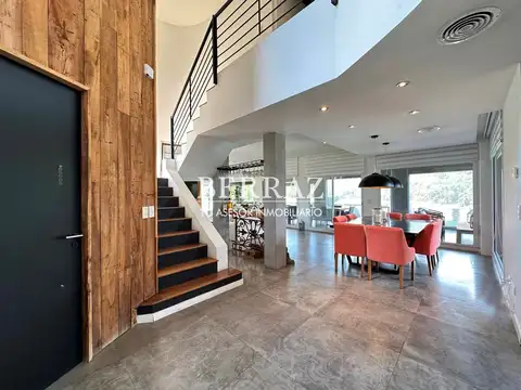 Casa 6 ambientes con 4 baños