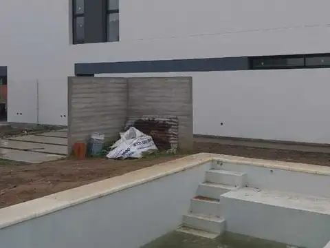 Casa en Venta en La Plata [Cod: 7253-468]