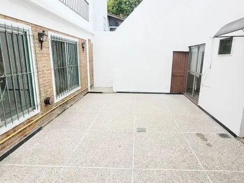Casa en venta en Munro, lote propio, cochera