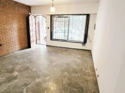 Casa en venta en Munro, lote propio, cochera