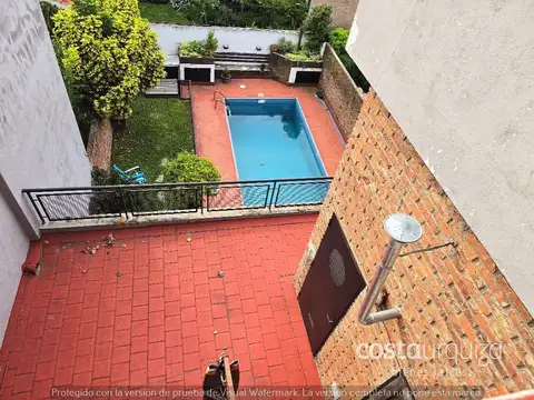 Casa 7 ambientes con 2 baños