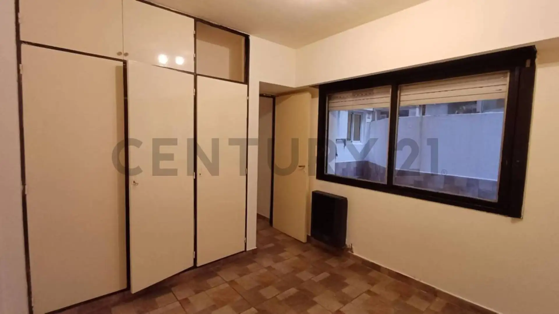 Depto 2 amb, 40m² cubiertos con patio — Centro