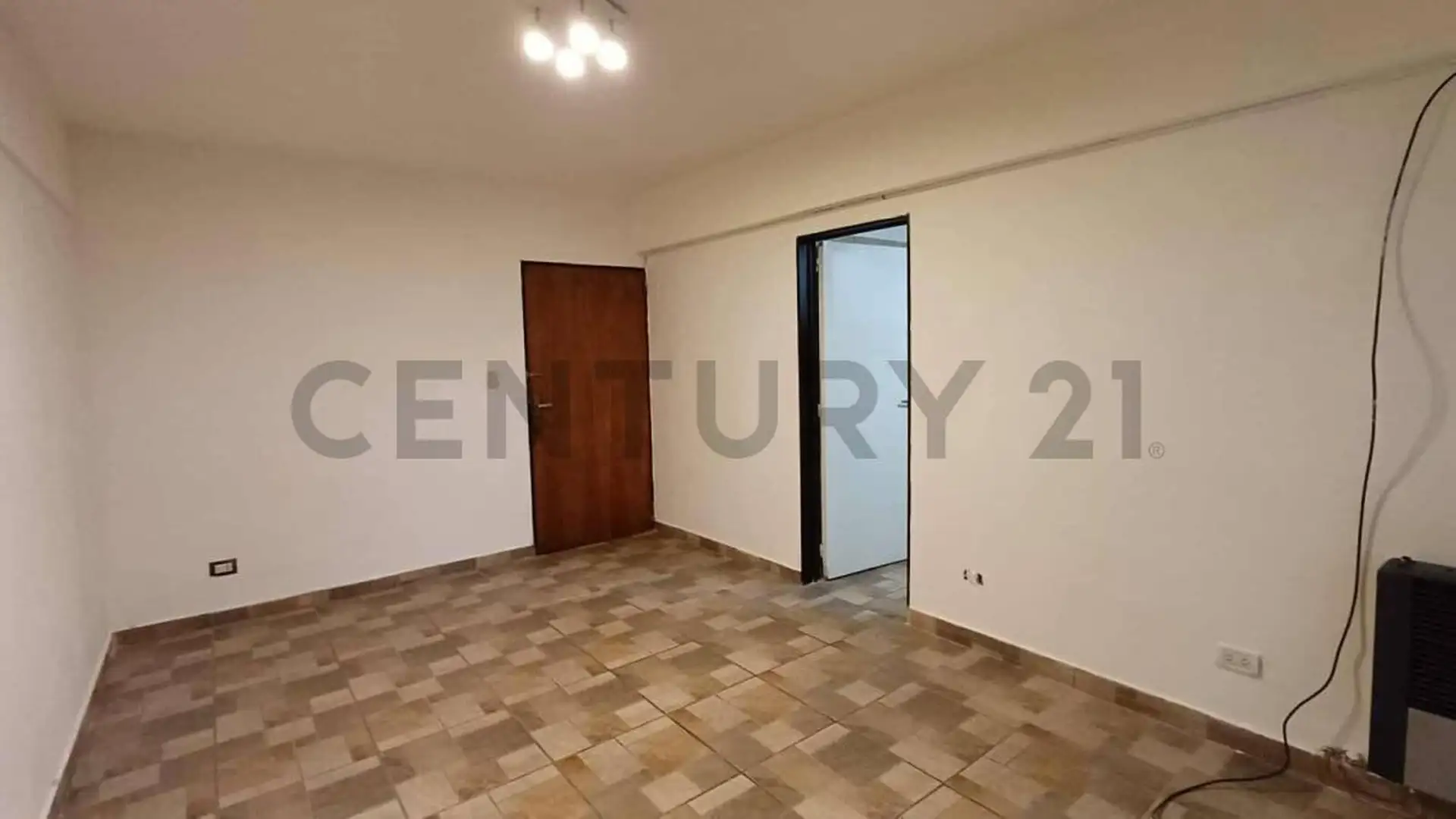 Depto 2 amb, 40m² cubiertos con patio — Centro