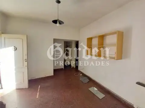 PH 3 ambientes con Patio. 2 Dormitorios. Muy buena ubicación. APTO CREDITO