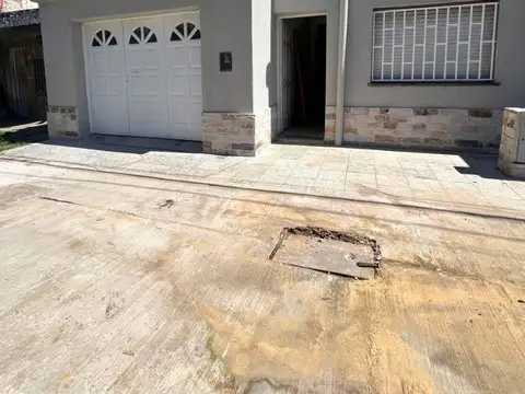 Casa en Alquiler con 1 cochera