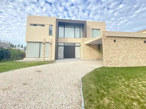 Casa en Venta en El Principado - Canning