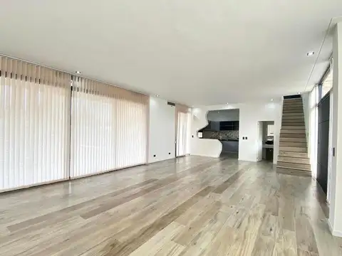 Casa 5 ambientes con 5 baños
