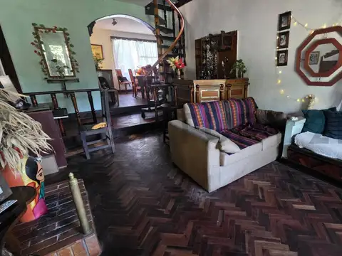 Casa 5 ambientes con 2 baños