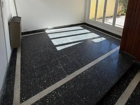 Casa de dos habitaciones en venta, muy buen estado.