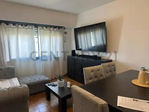 47 e 24 y 25 1400, Piso 6